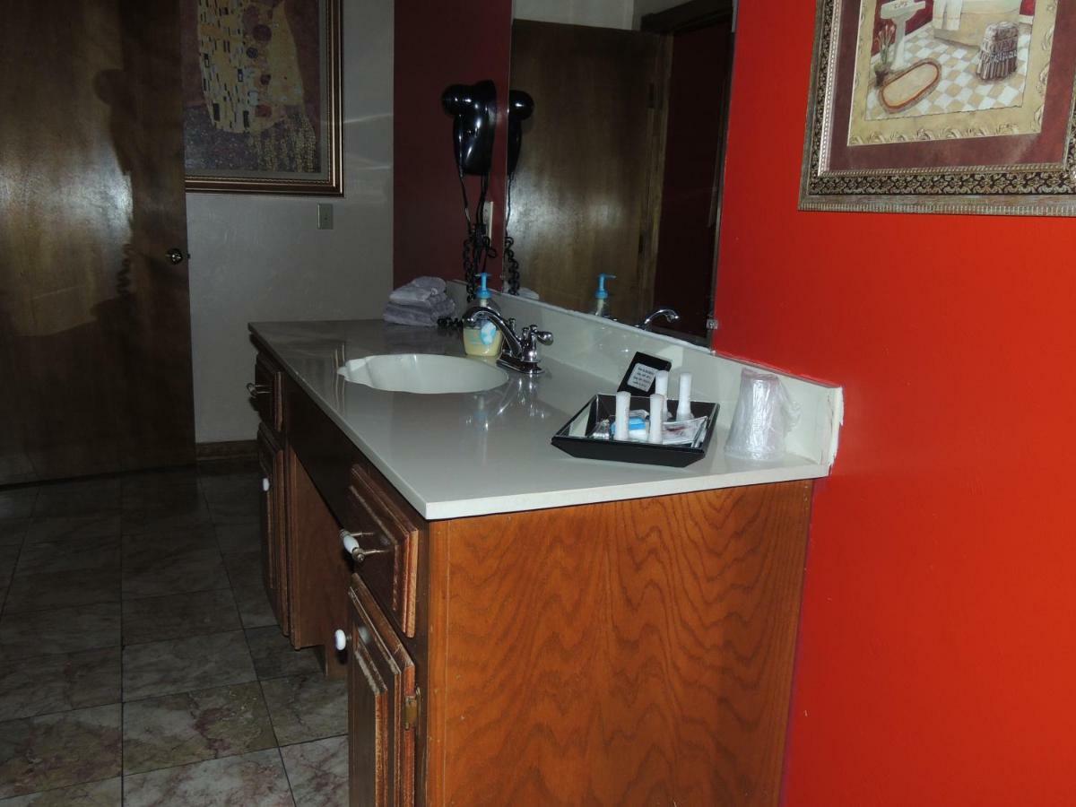 The Whispering Pines Inn Norman Extérieur photo